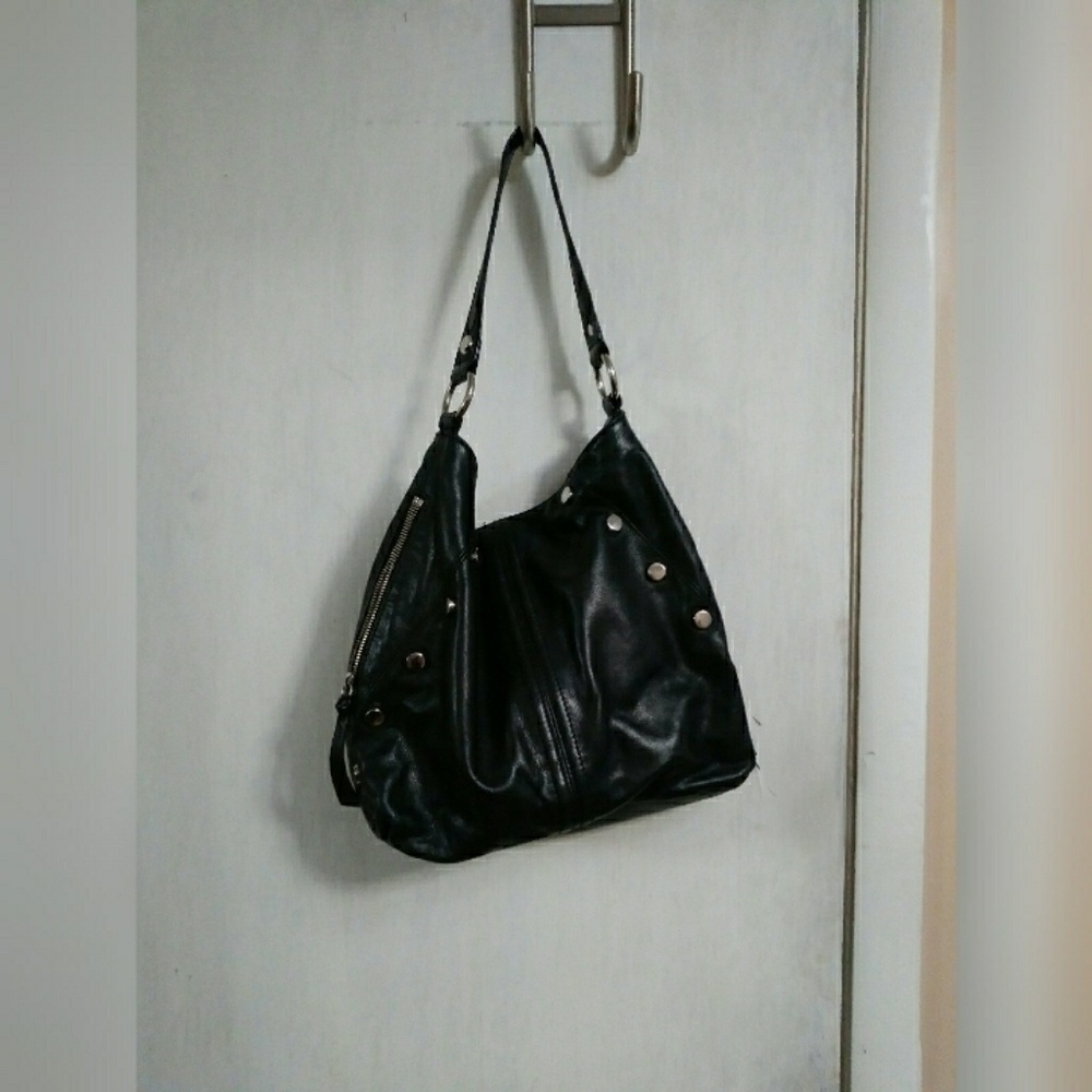 B. Makowski black shoulder bag